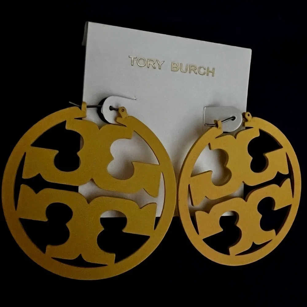 Designers Brands For Customers That Love To Wear Casual and Elegant Accessories;